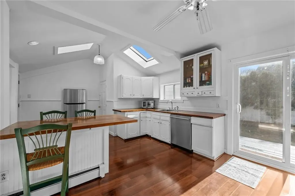 16 Courtway Street Narragansett RI 02882