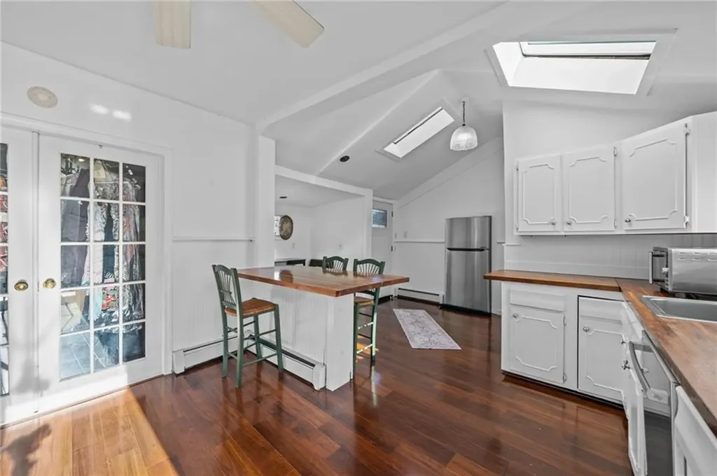 16 Courtway Street Narragansett RI 02882