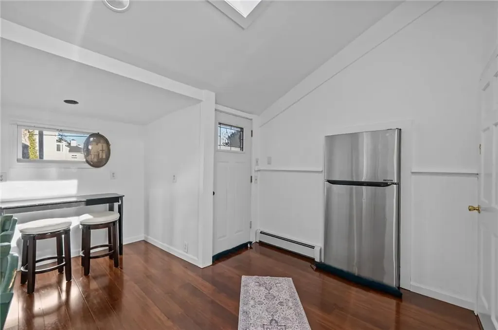 16 Courtway Street Narragansett RI 02882