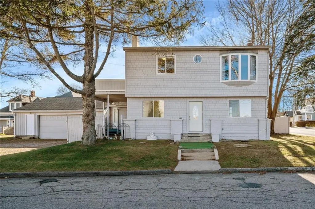 16 Courtway Street Narragansett RI 02882