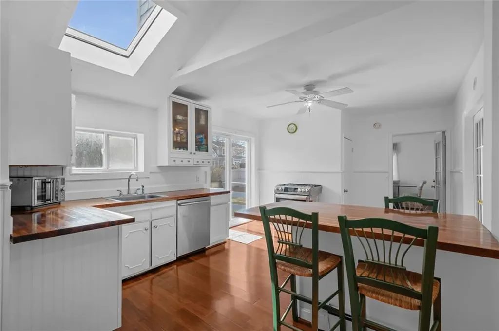 16 Courtway Street Narragansett RI 02882