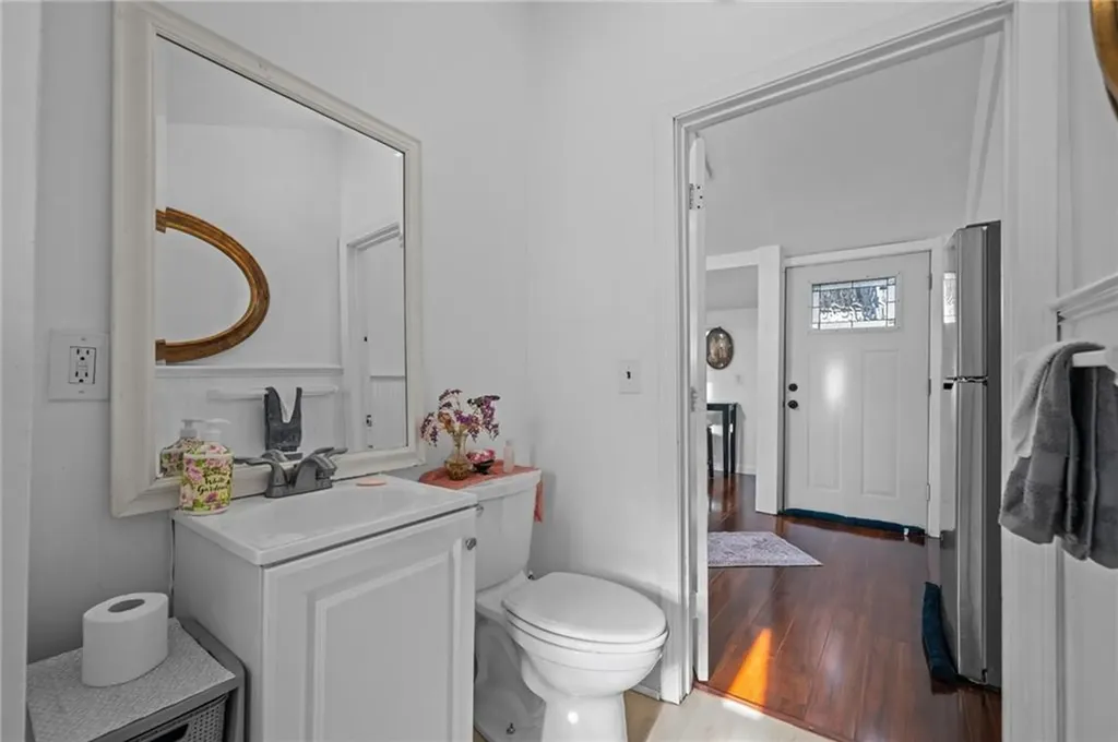 16 Courtway Street Narragansett RI 02882