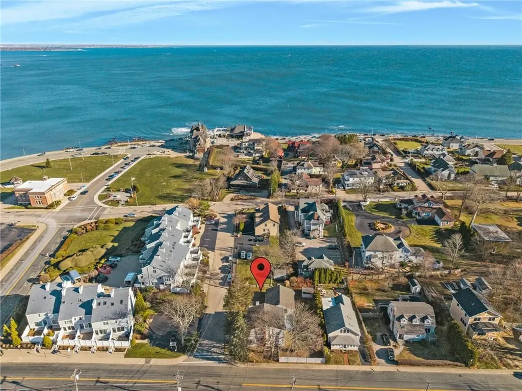 16 Courtway Street Narragansett RI 02882