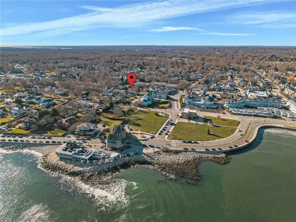 16 Courtway Street Narragansett RI 02882