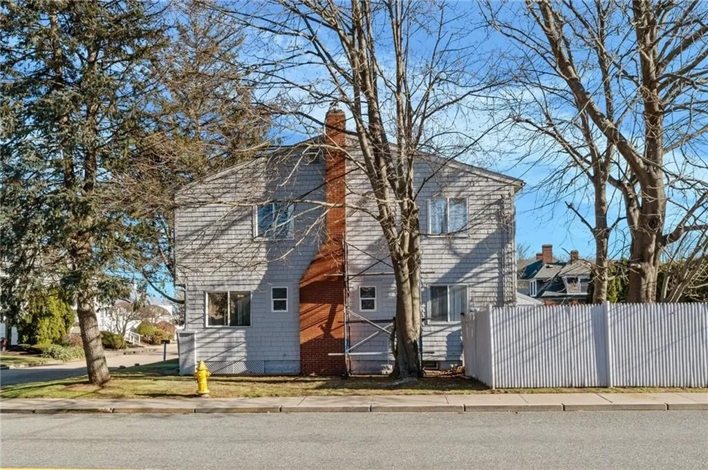 16 Courtway Street Narragansett RI 02882