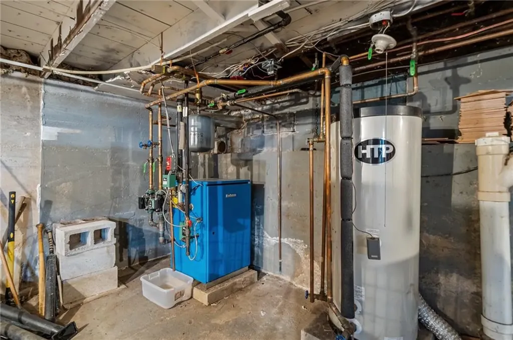 16 Courtway Street Narragansett RI 02882