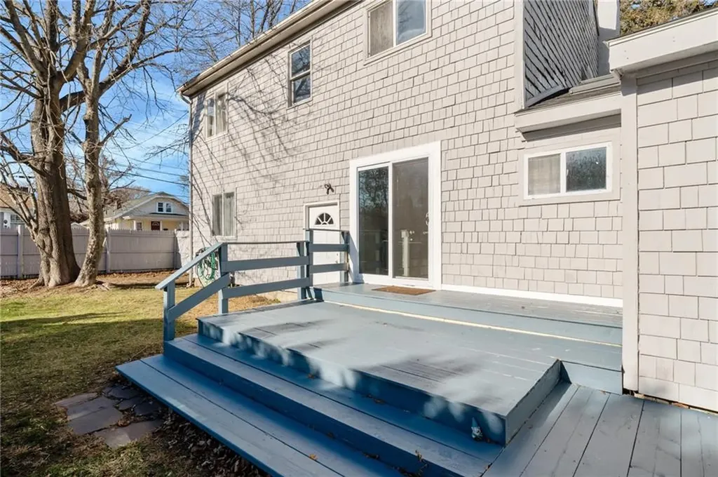 16 Courtway Street Narragansett RI 02882