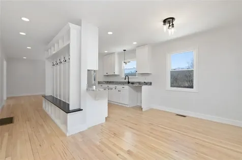 36 Kinnicutt Avenue Warren RI 02885