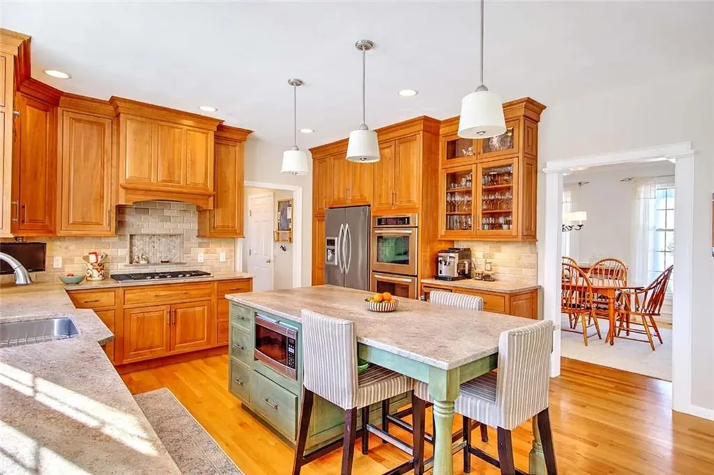 350 Kettle Pond Drive South Kingstown RI 02879