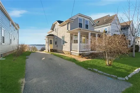 200 Narragansett Avenue East Providence RI 02915