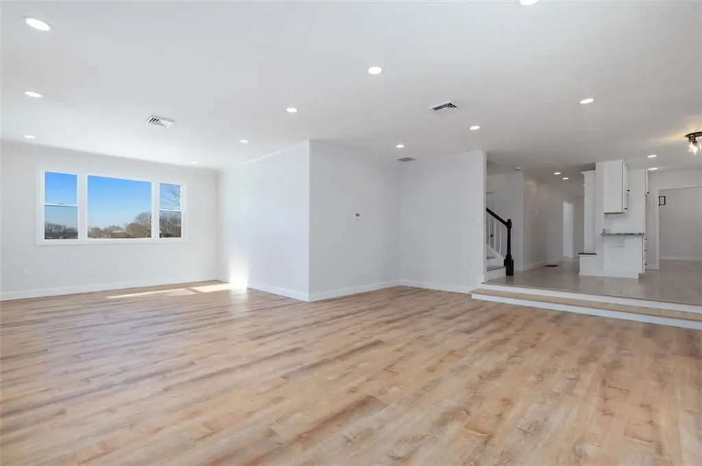 36 Kinnicutt Avenue Warren RI 02885