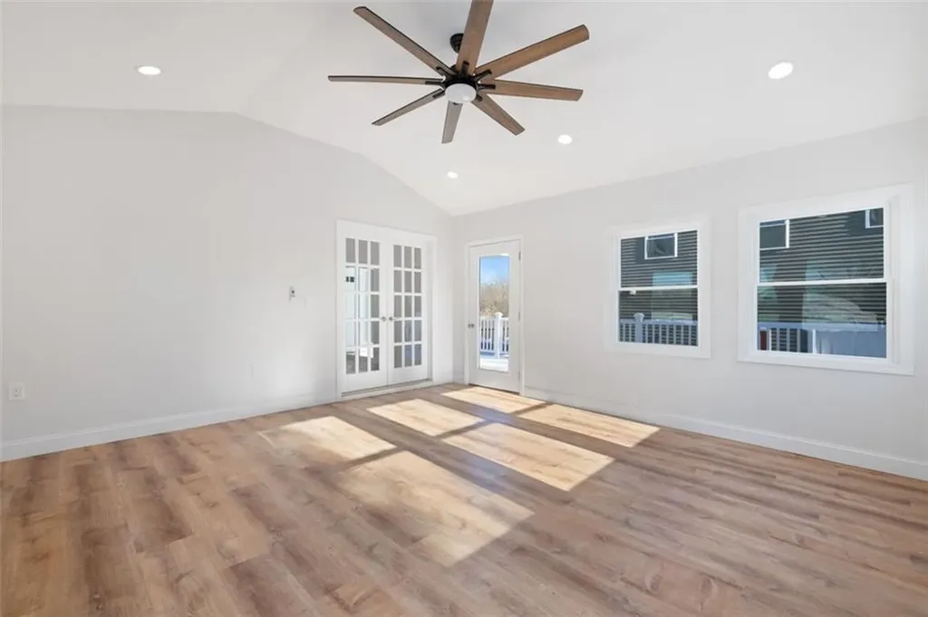 36 Kinnicutt Avenue Warren RI 02885