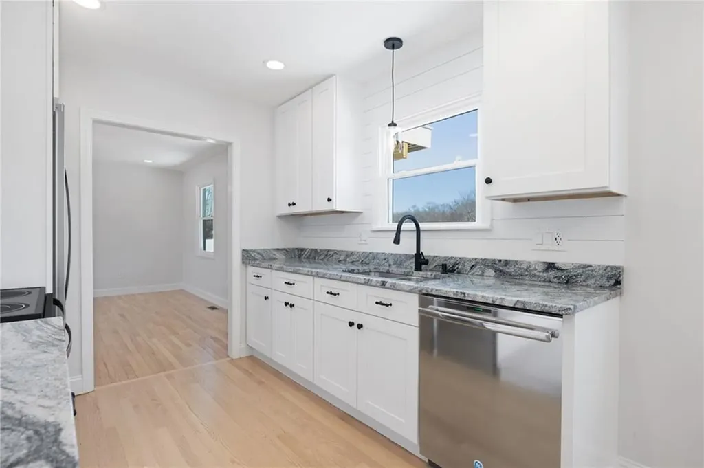 36 Kinnicutt Avenue Warren RI 02885