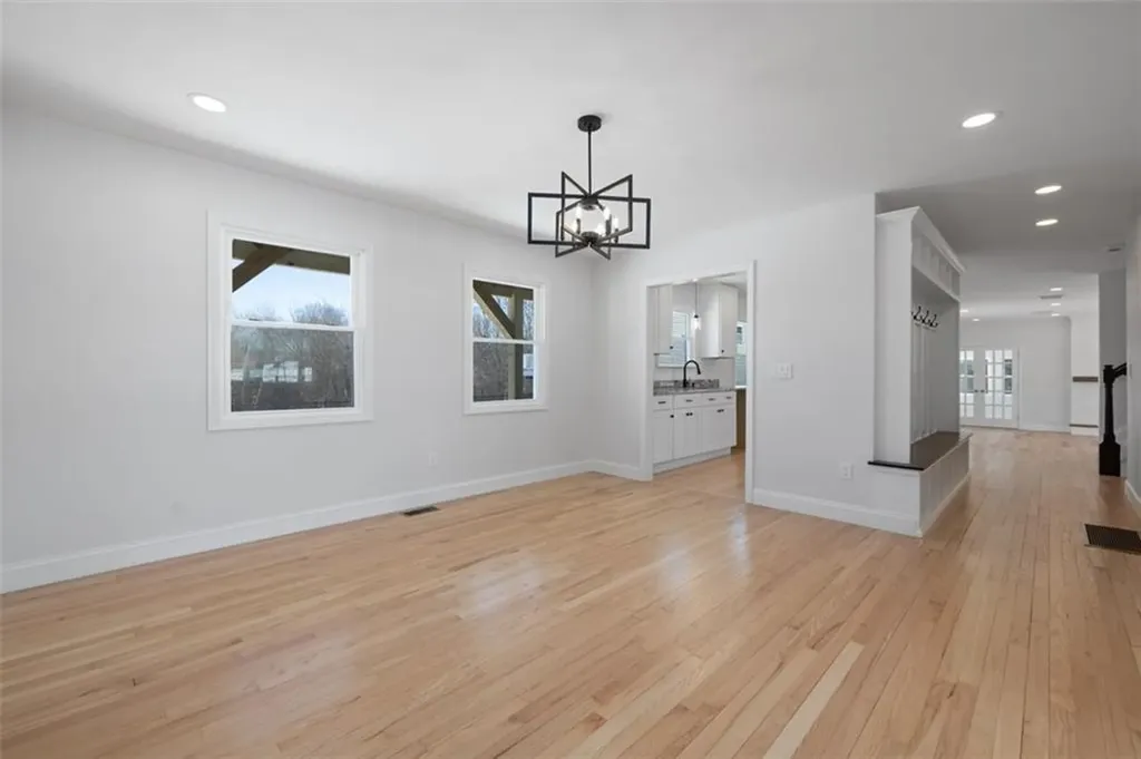 36 Kinnicutt Avenue Warren RI 02885