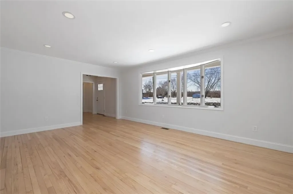 36 Kinnicutt Avenue Warren RI 02885