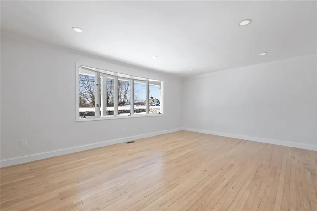 36 Kinnicutt Avenue Warren RI 02885