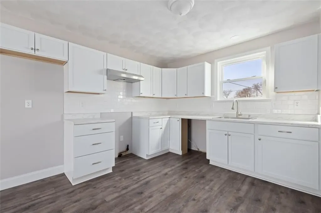 36 Kinnicutt Avenue Warren RI 02885