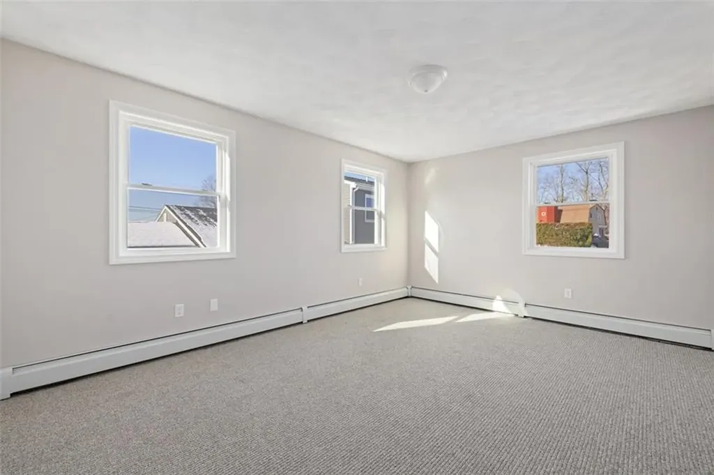 36 Kinnicutt Avenue Warren RI 02885