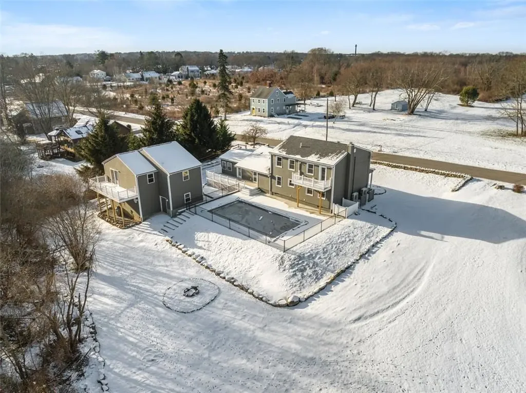 36 Kinnicutt Avenue Warren RI 02885