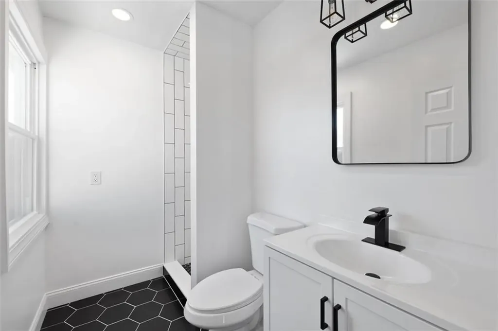 36 Kinnicutt Avenue Warren RI 02885