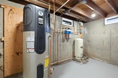 36 Kinnicutt Avenue Warren RI 02885