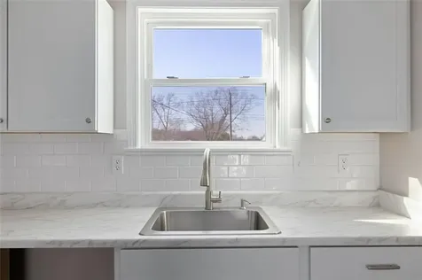 36 Kinnicutt Avenue Warren RI 02885