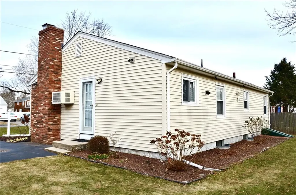 53 Whipple Avenue Barrington RI 02806