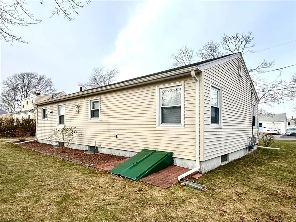 53 Whipple Avenue Barrington RI 02806