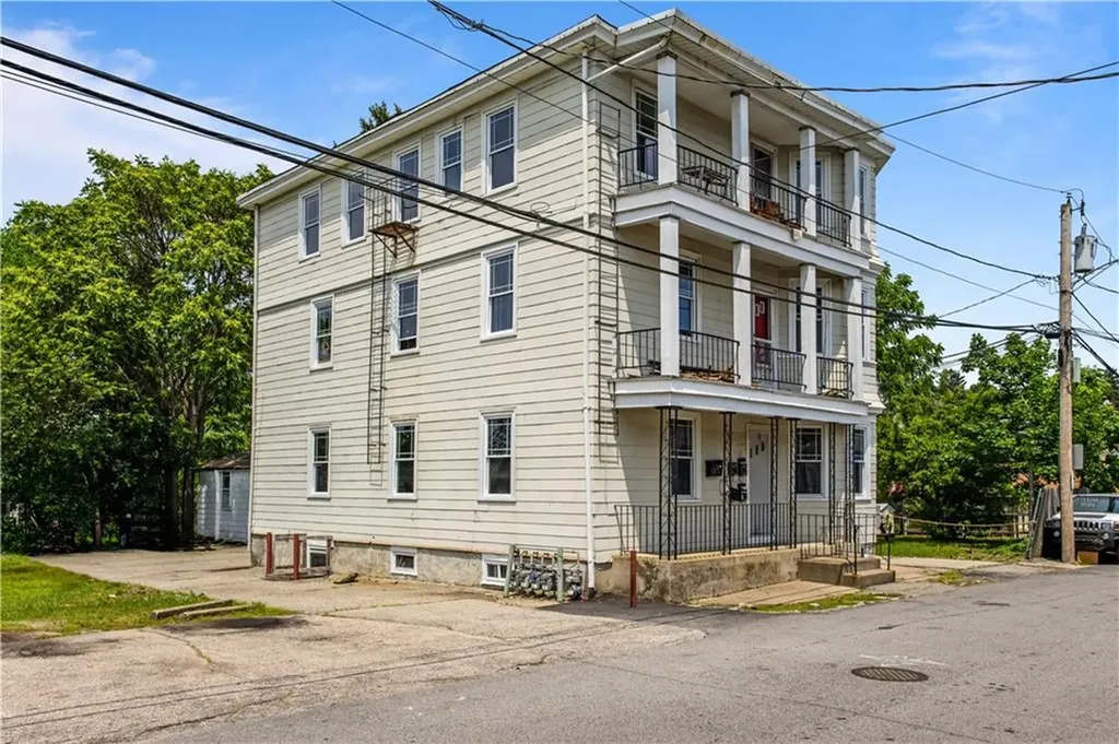 11 Roosevelt Street North Providence RI 02904