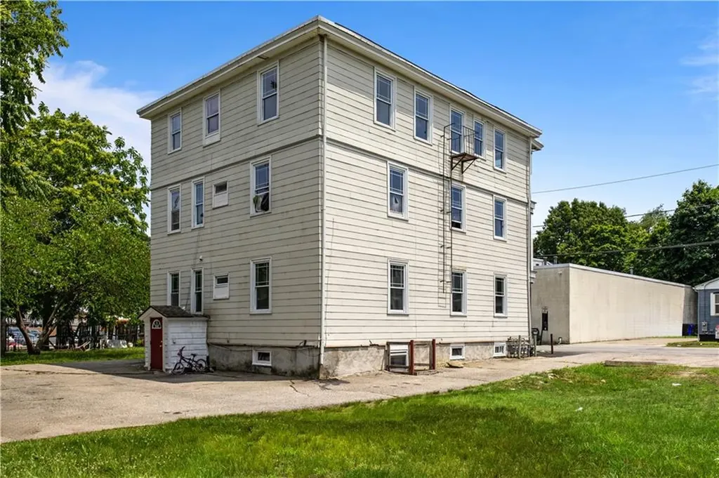 11 Roosevelt Street North Providence RI 02904