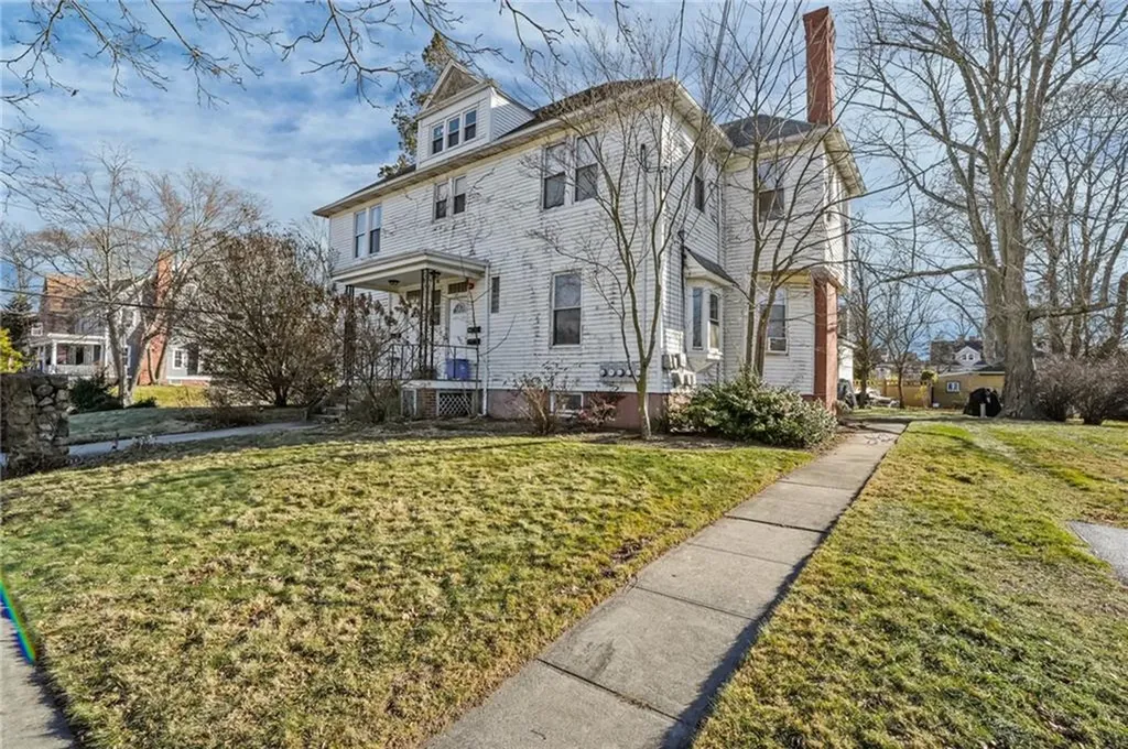 118 Arnold Avenue Cranston RI 02905