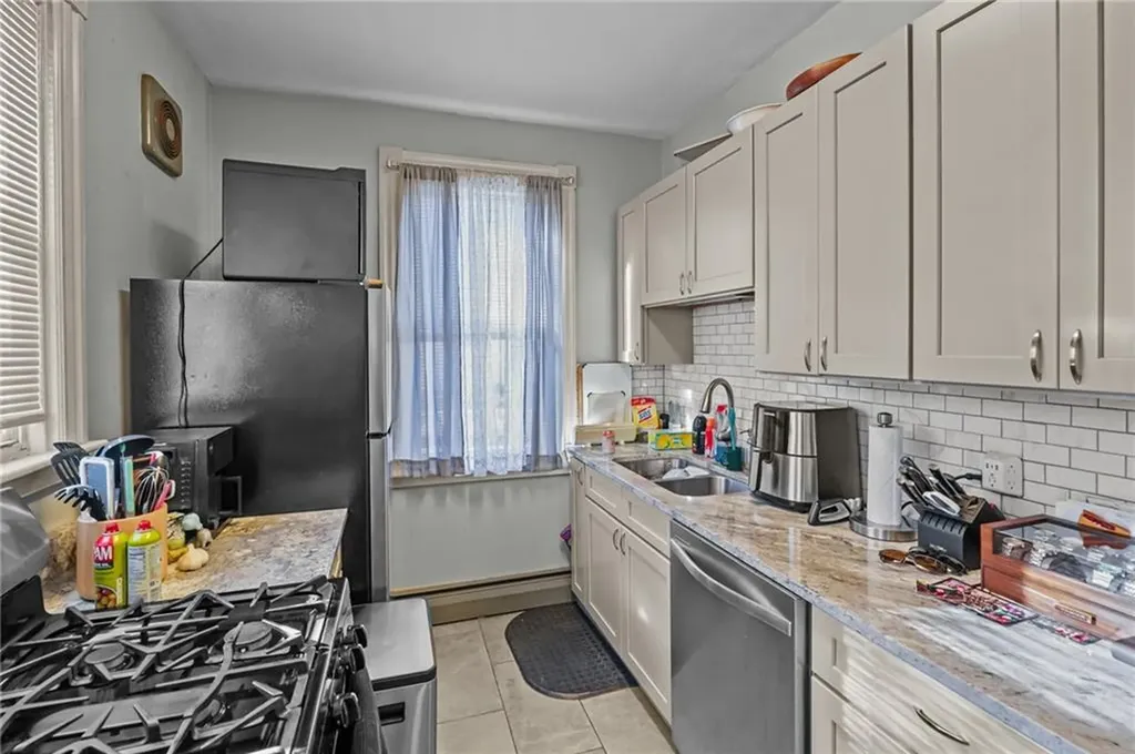 118 Arnold Avenue Cranston RI 02905