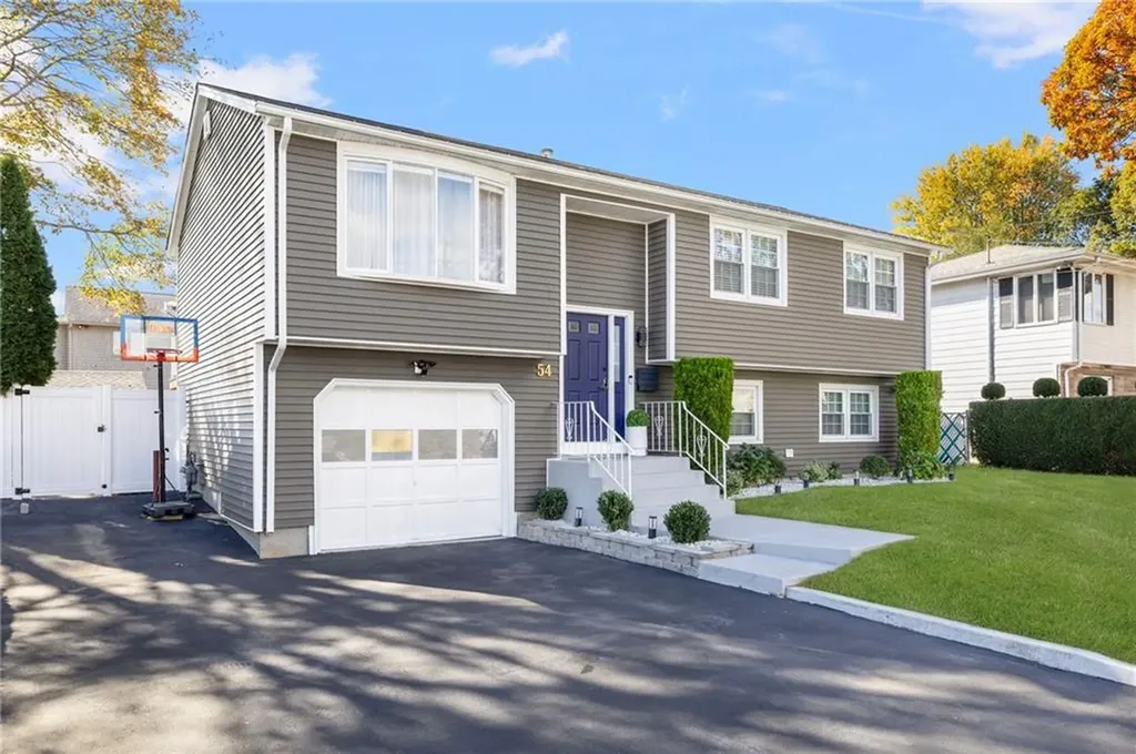 54 Salem Avenue Cranston RI 02920