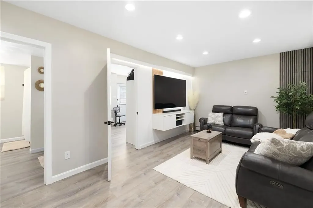 54 Salem Avenue Cranston RI 02920