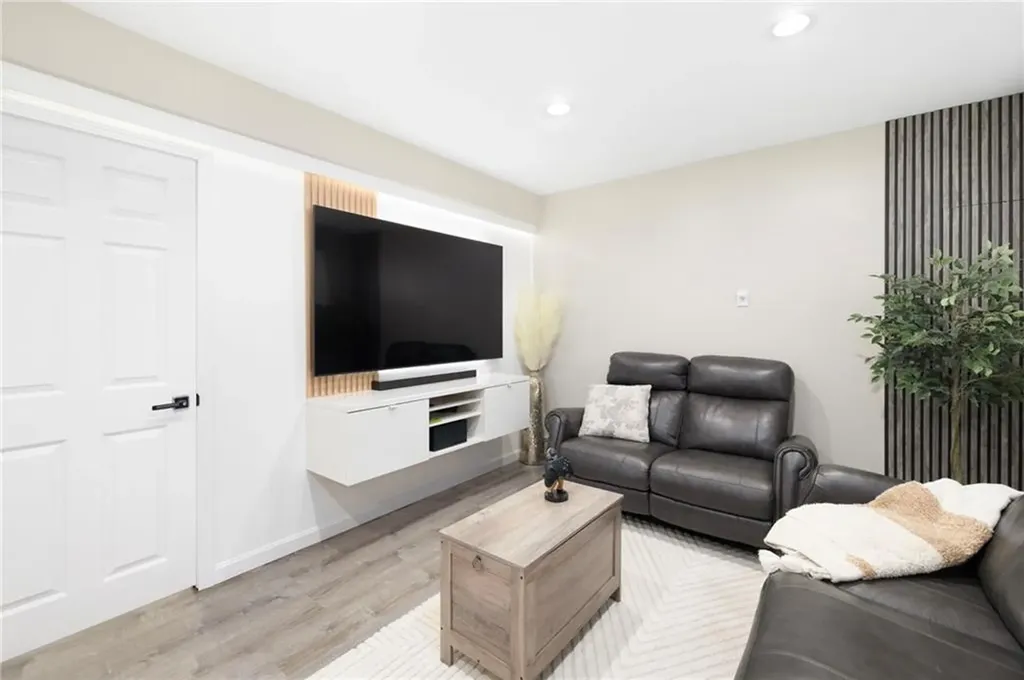 54 Salem Avenue Cranston RI 02920