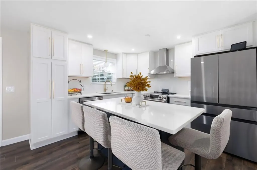 54 Salem Avenue Cranston RI 02920