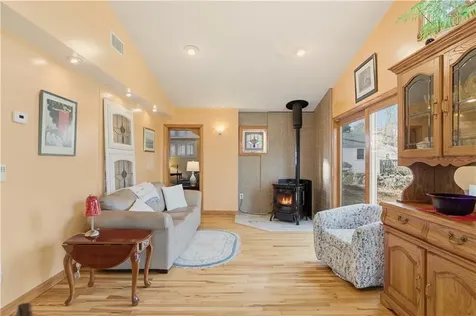 1282 East Road Tiverton RI 02878