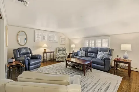 1282 East Road Tiverton RI 02878