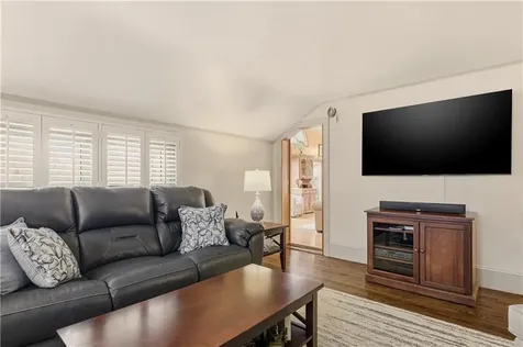 1282 East Road Tiverton RI 02878