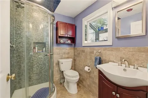 1282 East Road Tiverton RI 02878