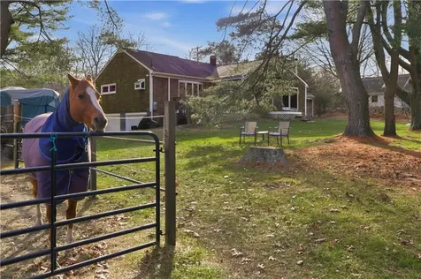 1282 East Road Tiverton RI 02878