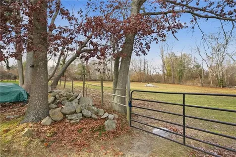 1282 East Road Tiverton RI 02878