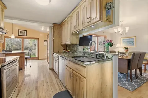 1282 East Road Tiverton RI 02878