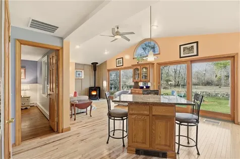 1282 East Road Tiverton RI 02878