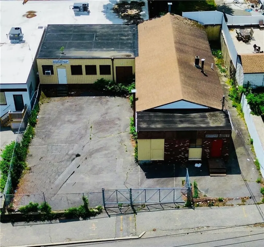 56 60 River Avenue Providence RI 02908