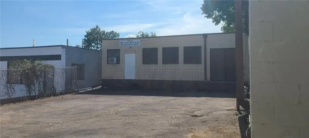 56 60 River Avenue Providence RI 02908