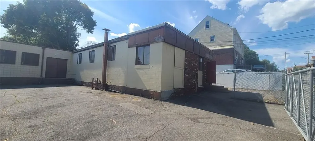 56 60 River Avenue Providence RI 02908