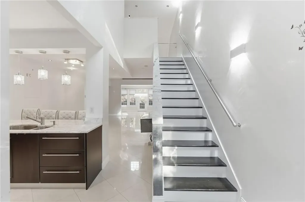 315 Old River Road Lincoln RI 02838