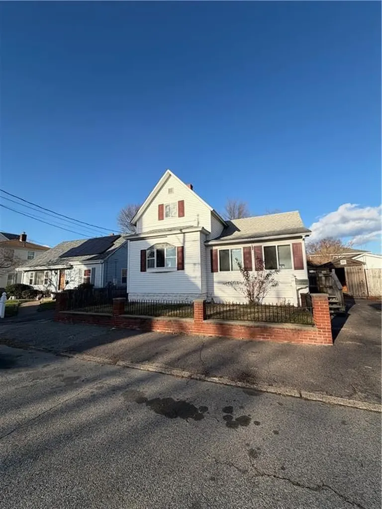 121 Samuel Avenue Pawtucket RI 02860