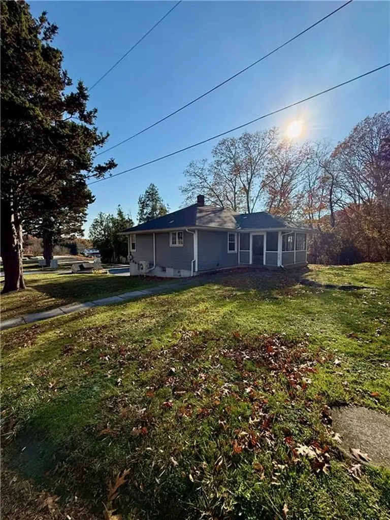 196 Bulgarmarsh Road Tiverton RI 02878